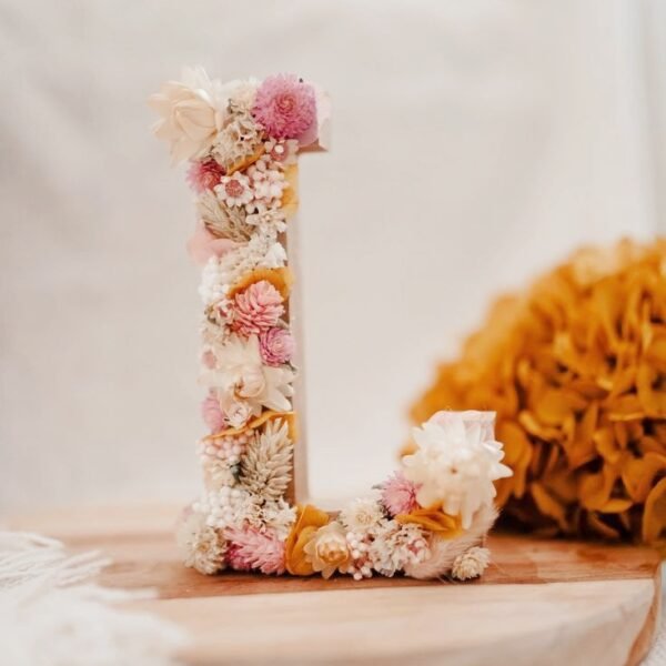 Taller de Iniciales Florales – Crea tu letra con flores y mucho estilo
