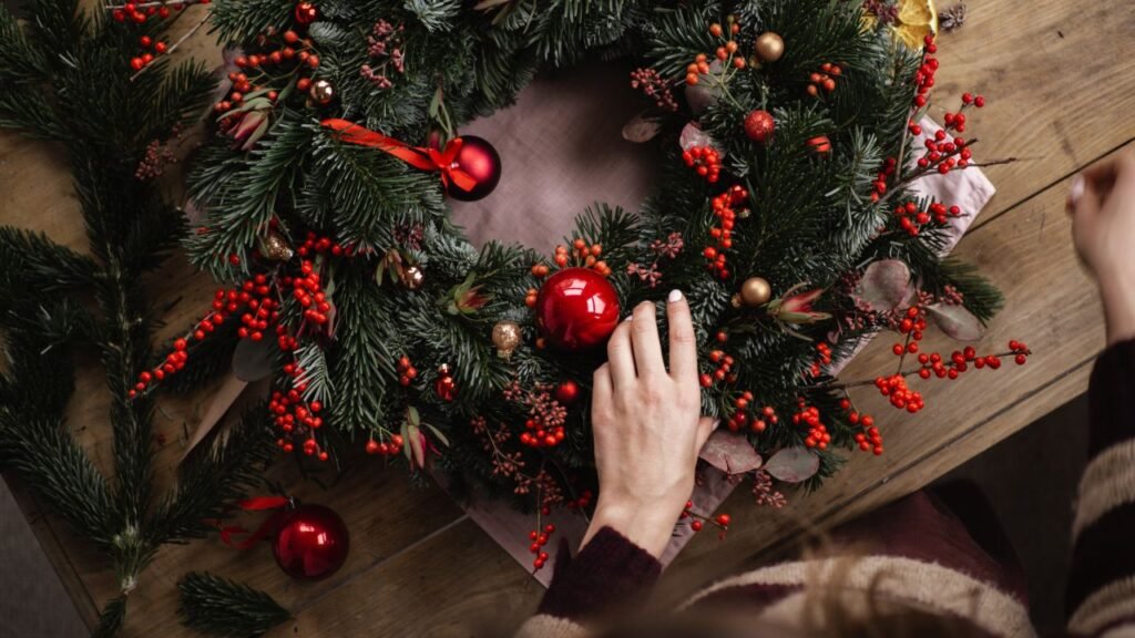 creando una corona de navidad preciosa