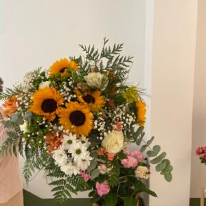 Taller de Centro Floral en Cesta de Mimbre en Sant Cugat