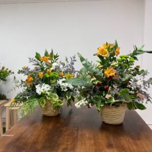 Taller de Centro Floral en Cesta de Mimbre en Sant Cugat