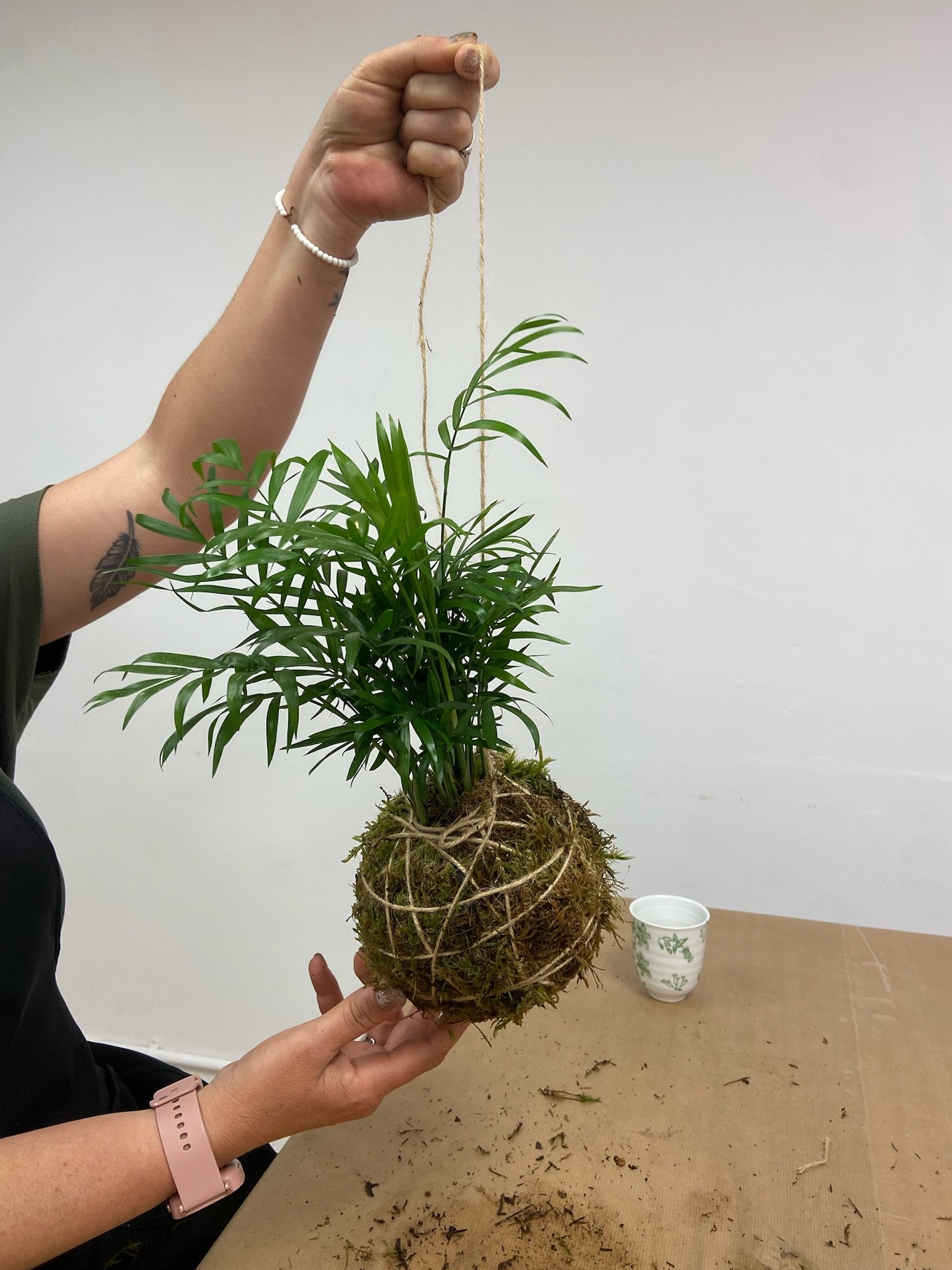 Taller de Kokedama _ Taller para niños _ Sant Cugat del Vallès _ Barcelona - L' Era Atelier Floral Taller de Kokedama _ Taller para niños _ Sant Cugat del Vallès _ Barcelona - Imagen 2