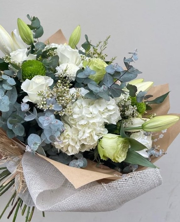 Taller de Ramos Florales – Aprende a crear tus propios arreglos con flores - L' Era Atelier Floral Taller de Ramos Florales – Aprende a crear tus propios arreglos con flores - Imagen 7