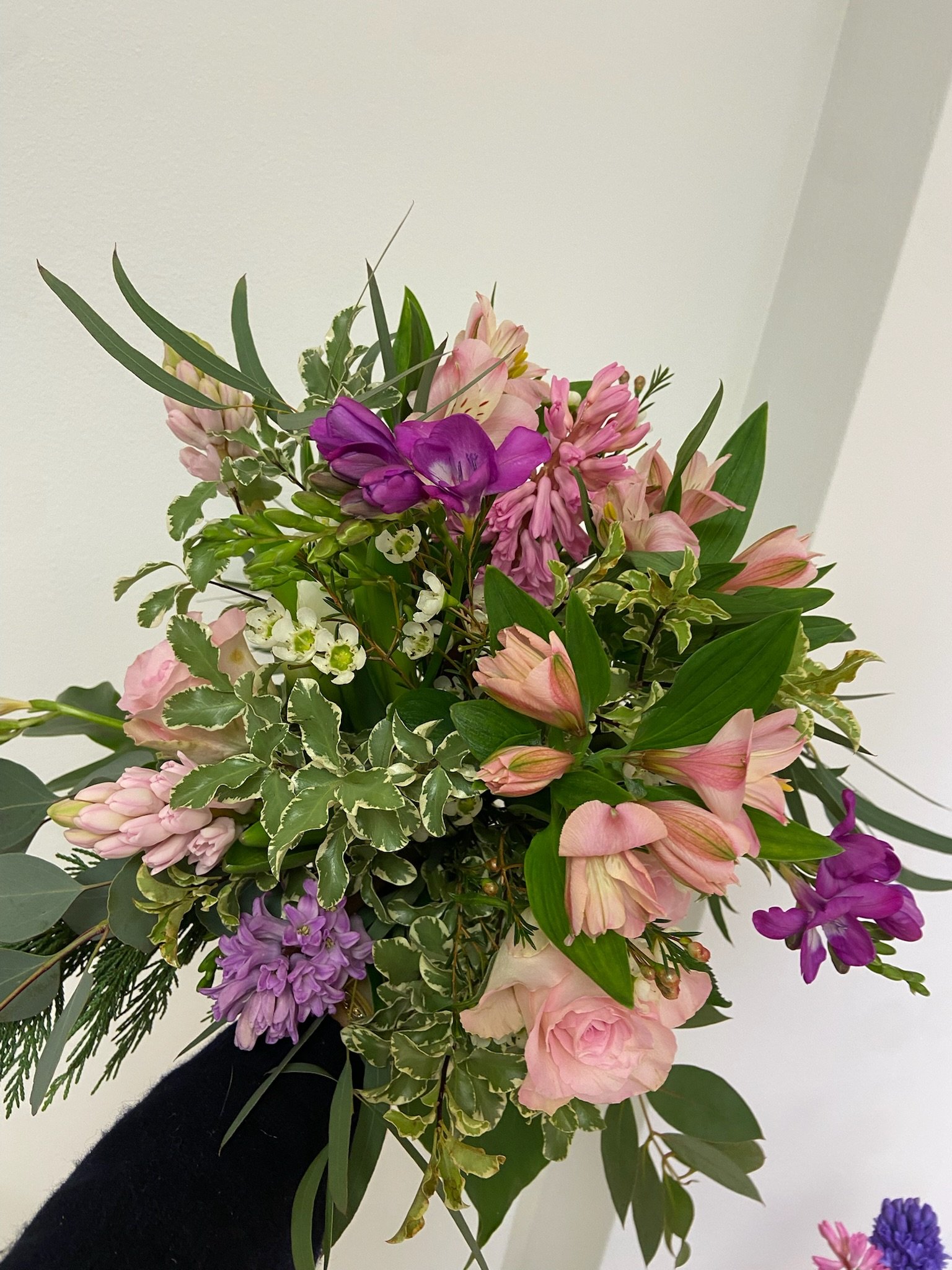 Taller de Ramos Florales – Aprende a crear tus propios arreglos con flores - L' Era Atelier Floral Taller de Ramos Florales – Aprende a crear tus propios arreglos con flores - Imagen 3