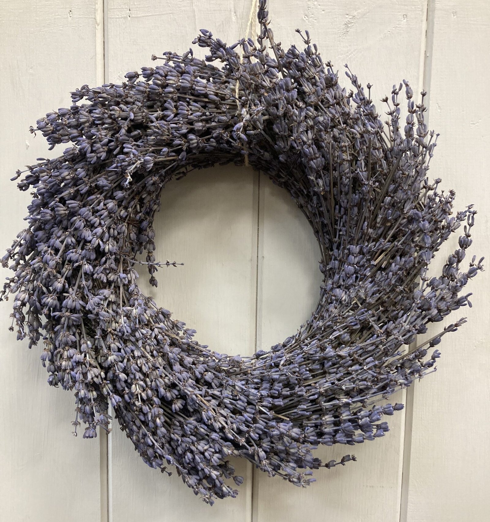 Taller de Coronas de Lavanda - Crea tu propia corona de Lavanda Natural - L' Era Atelier Floral Taller de Coronas de Lavanda - Crea tu propia corona de Lavanda Natural